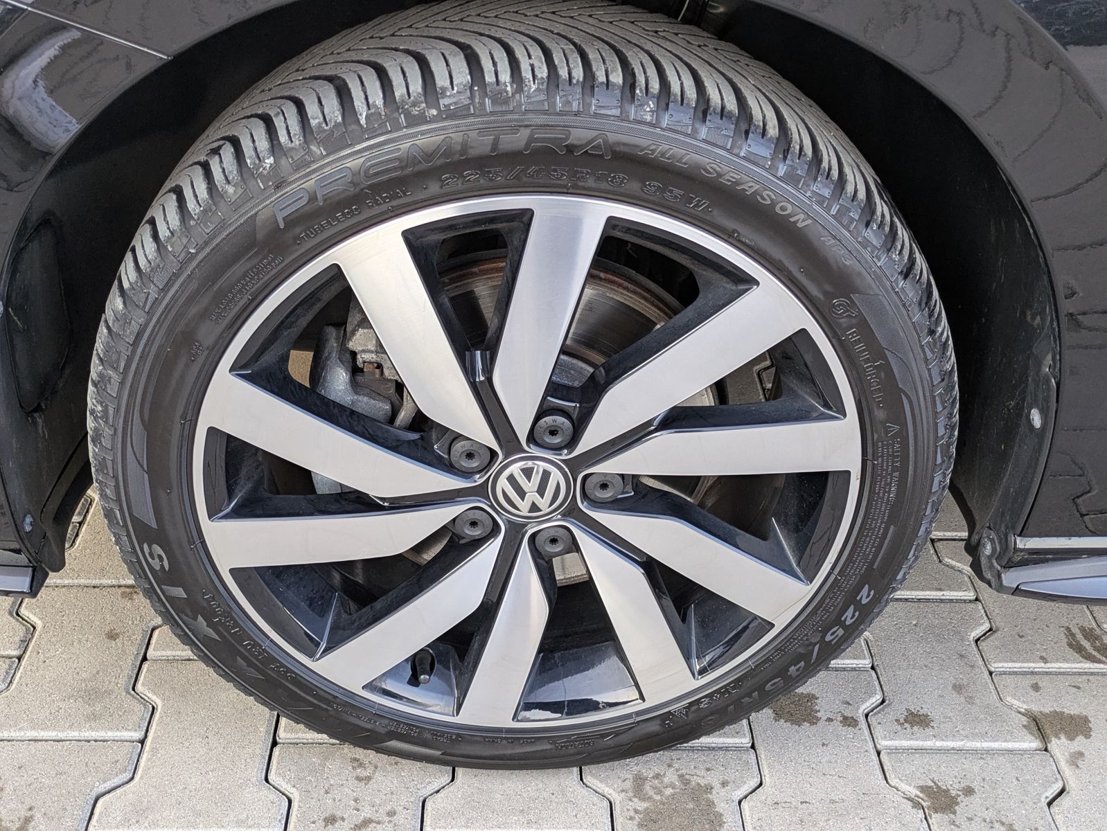 Fahrzeugabbildung Volkswagen Touran 2.0 DSG R-Line High. Pano 7-Si IQ.Dri AHK