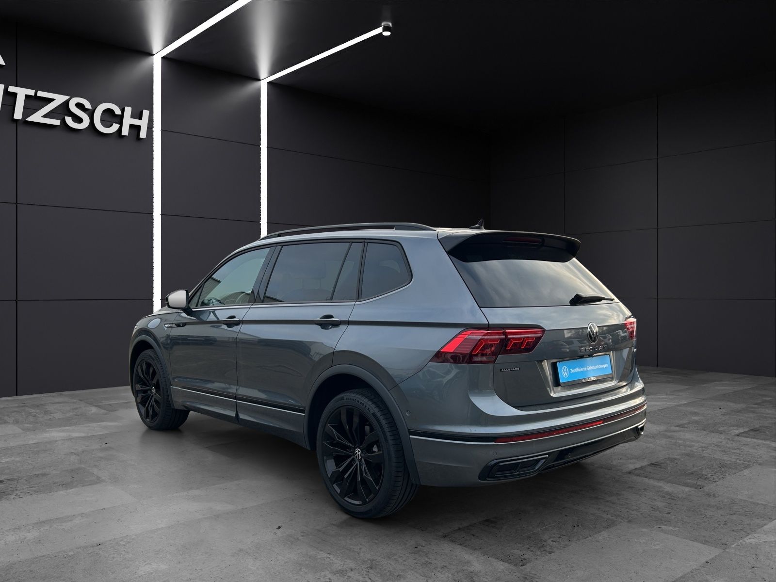 Fahrzeugabbildung Volkswagen Tiguan Allspace R-Line TDI 4M Matrix STH AHK HuD