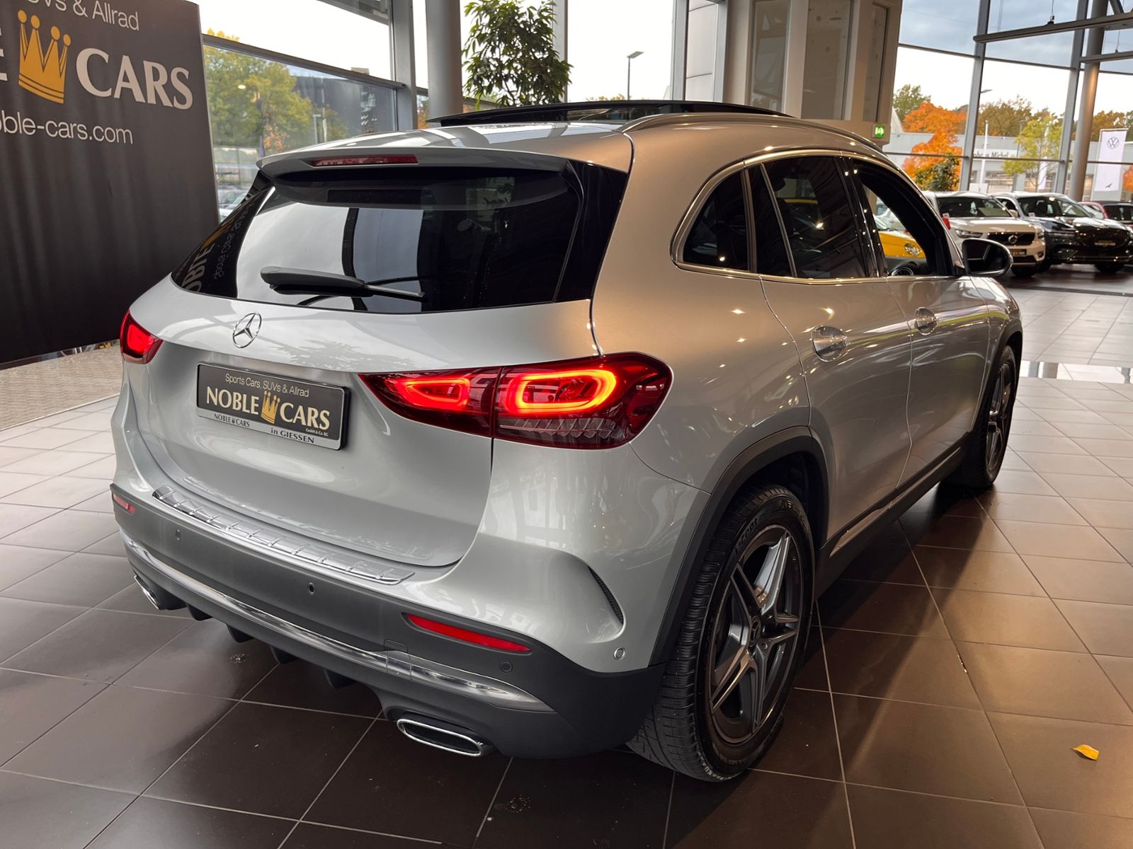 Fahrzeugabbildung Mercedes-Benz GLA 250 4Matic AMG Line PANO LED NAVI