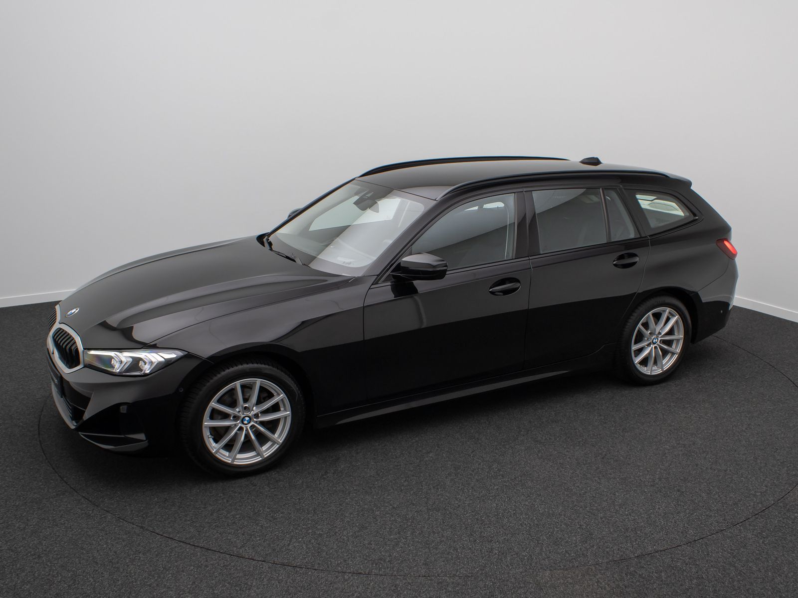 Fahrzeugabbildung BMW 318i GeschwindigReg HUD DAB Kamera LED Sport