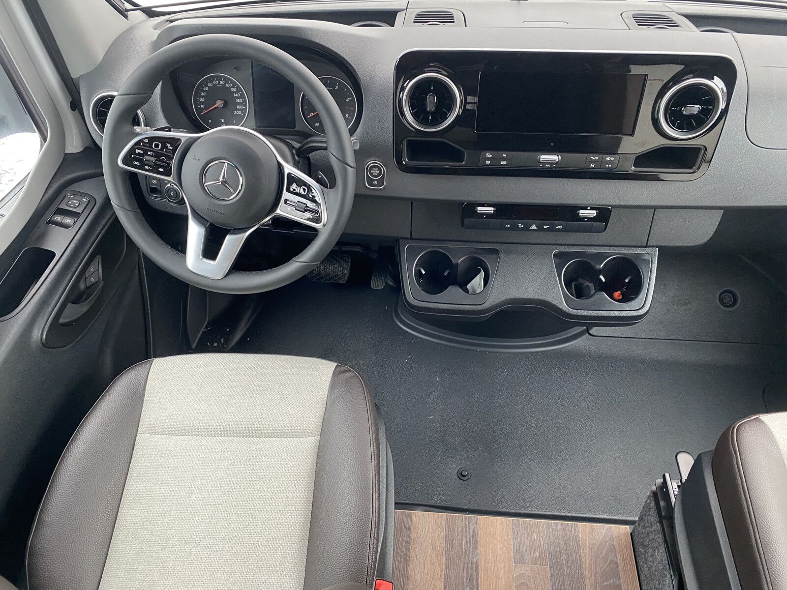 Fahrzeugabbildung Weinsberg CaraCompact MB EDITION PEPPER 640 MEG AT, MBUX