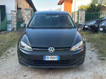 Volkswagen Golf - 2