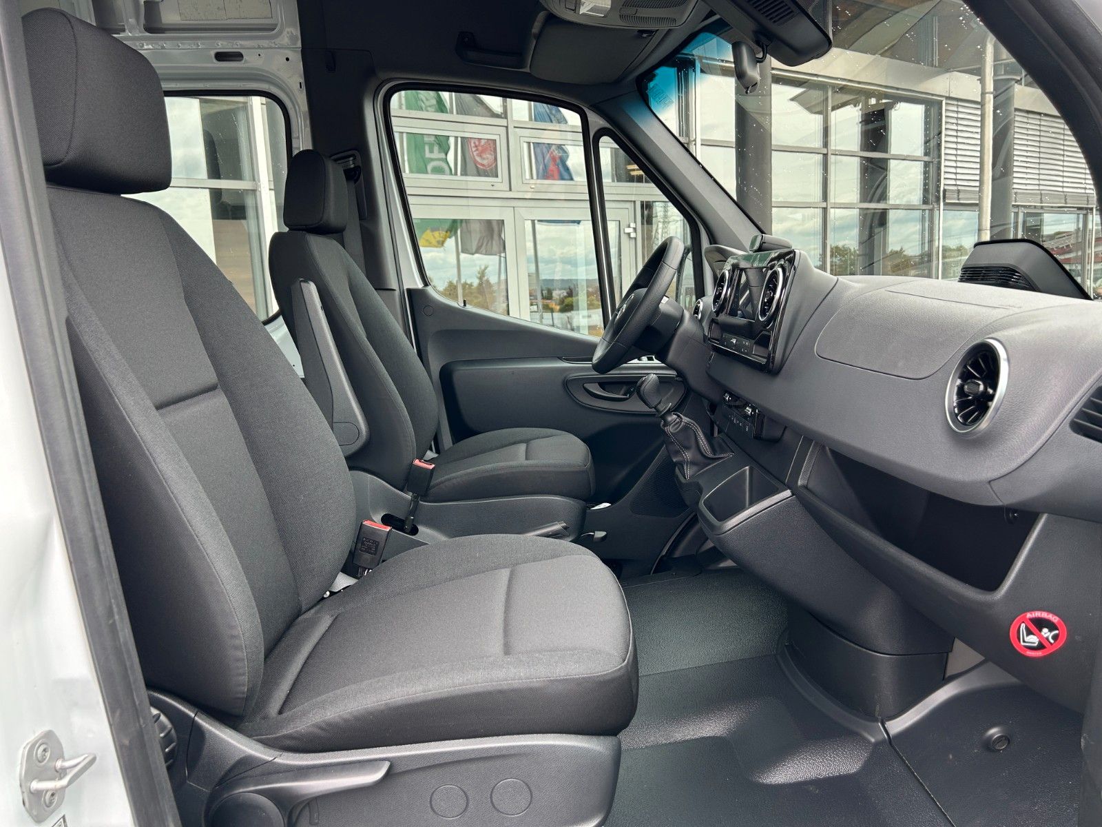 Fahrzeugabbildung Mercedes-Benz Sprinter 317 CDI DoKa/Mixto Stdheiz AHK Kamera