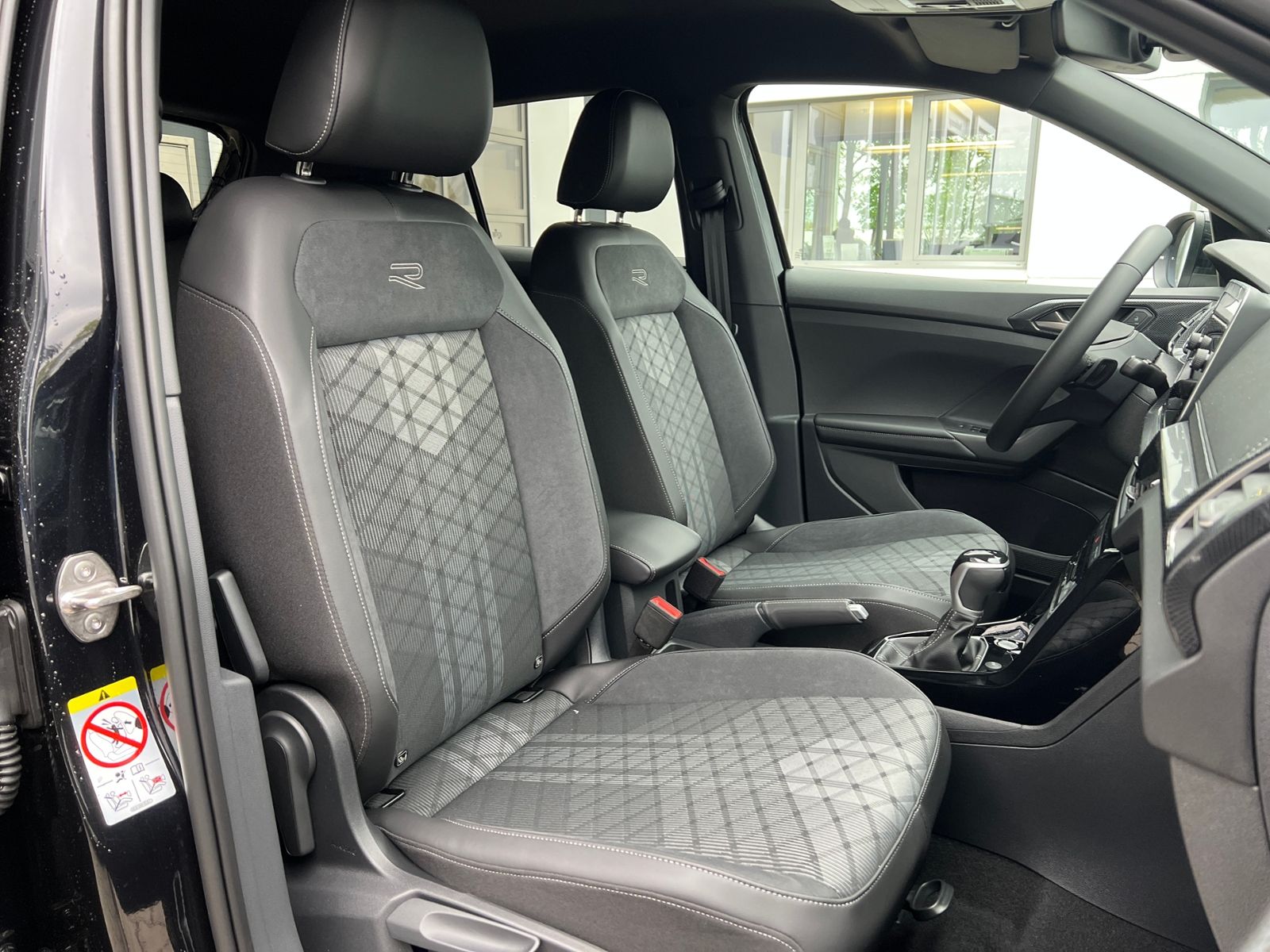 Fahrzeugabbildung Volkswagen T-Cross R-Line 1.5 TSI DSG *AHK, IQ.LIGHT, ACC,