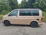 Volkswagen "BULLI" Coast elektr. Aufstelldach, Gold foliert