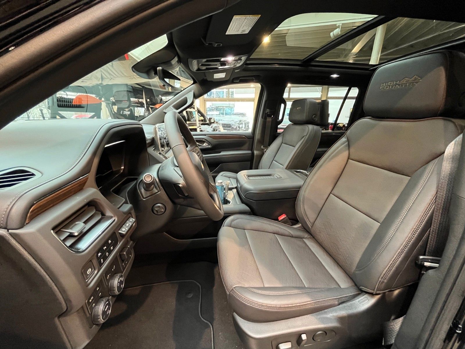 Fahrzeugabbildung Chevrolet Suburban High Country 6.2 *AHK*Pano*360°