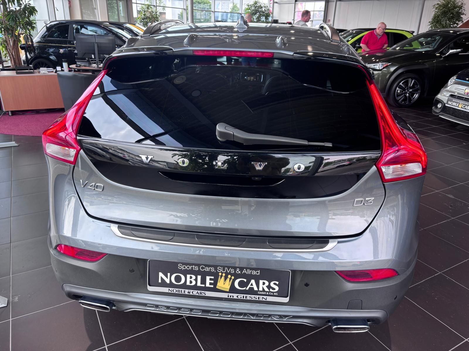 Fahrzeugabbildung Volvo V40 Cross Country Plus PANO ACC BLIS LED