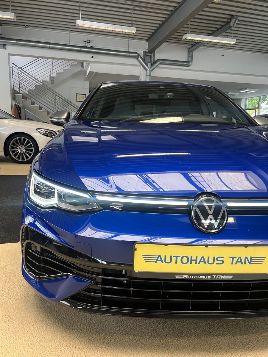 Fahrzeugabbildung Volkswagen Golf VIII Lim. R 4Motion *LAPIZ BLUE*KAMERA*IQ*