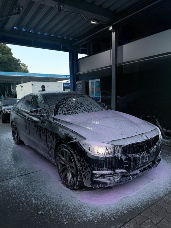 Image of BMW 320