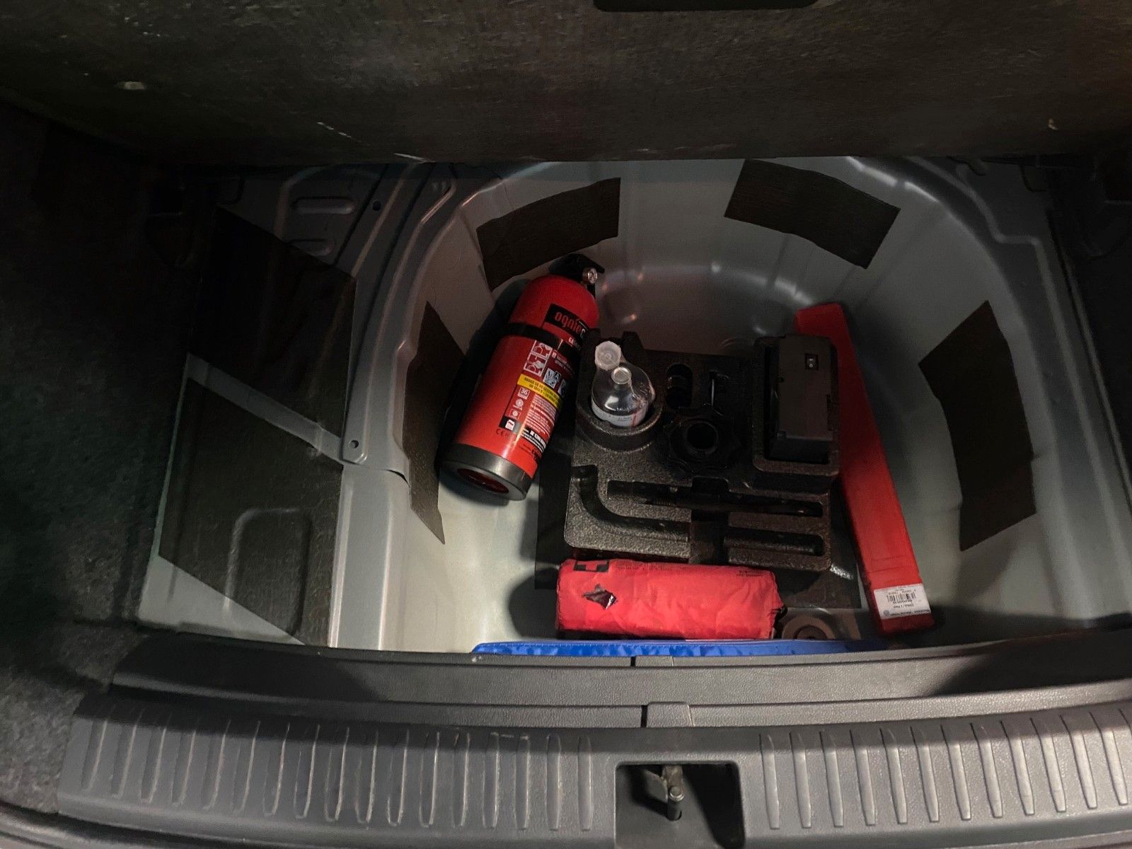 Fahrzeugabbildung SEAT Arona 1.0 TSI Style+EINPARKHILFE+TEMPOMAT+17"ALU