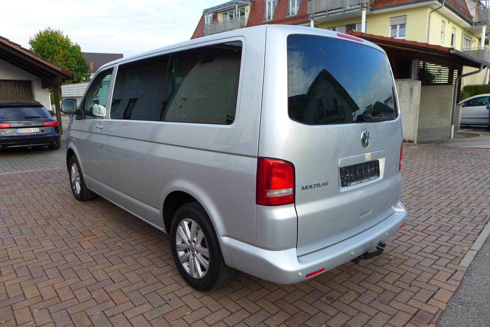 Volkswagen T5 Multivan 2.0 BiTDI Match | 179 ch | BVM | 7 places | Table | Chauffage stationnaire | Sièges chauffants | Attelage amovible