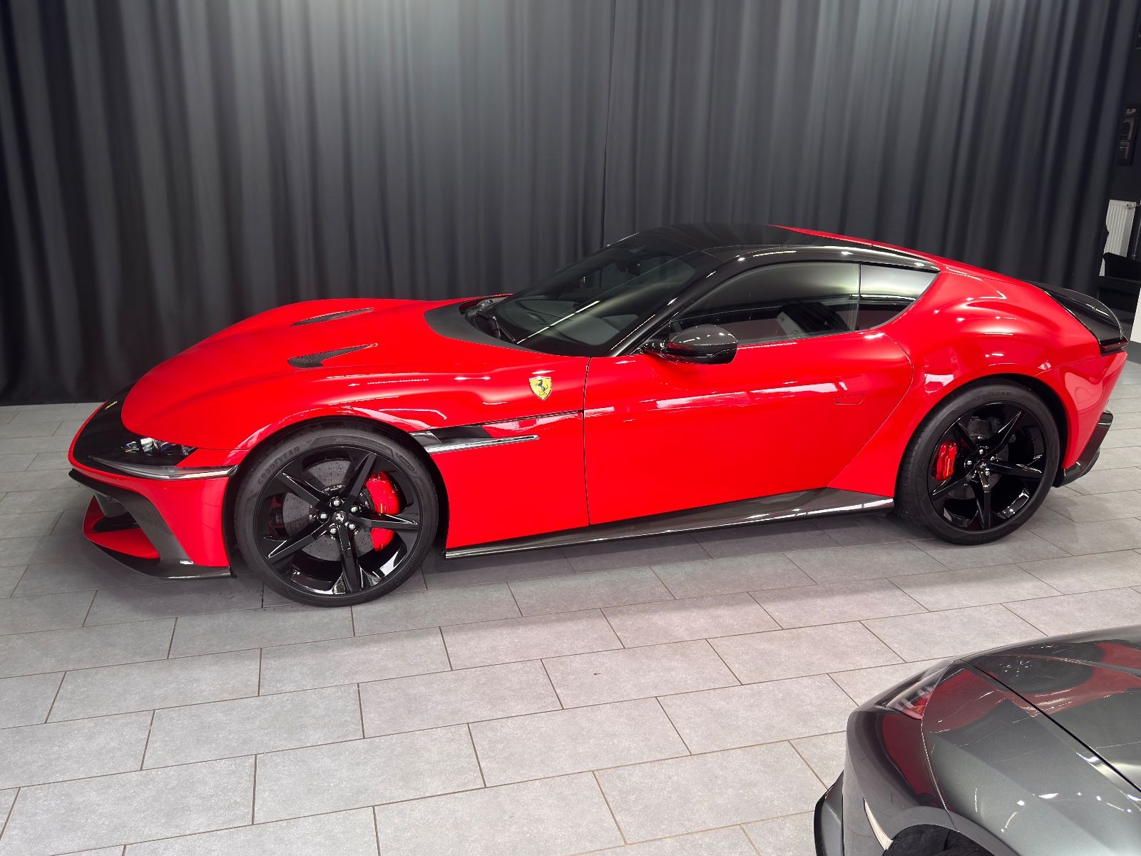 Fahrzeugabbildung Ferrari 12Cilindri|LIFT|FULL-CARBON|RACING-SEAT|ON STOCK