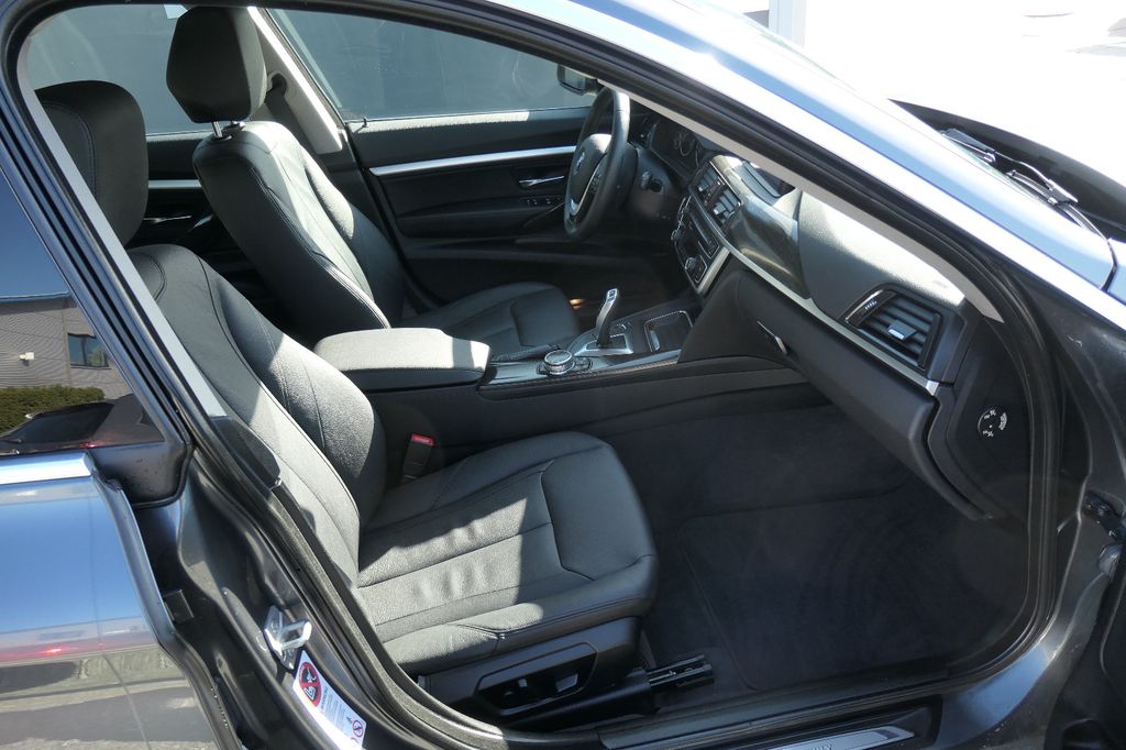BMW 330d Gran Turismo | Panorama | Leder | AHK, Ansicht 12
