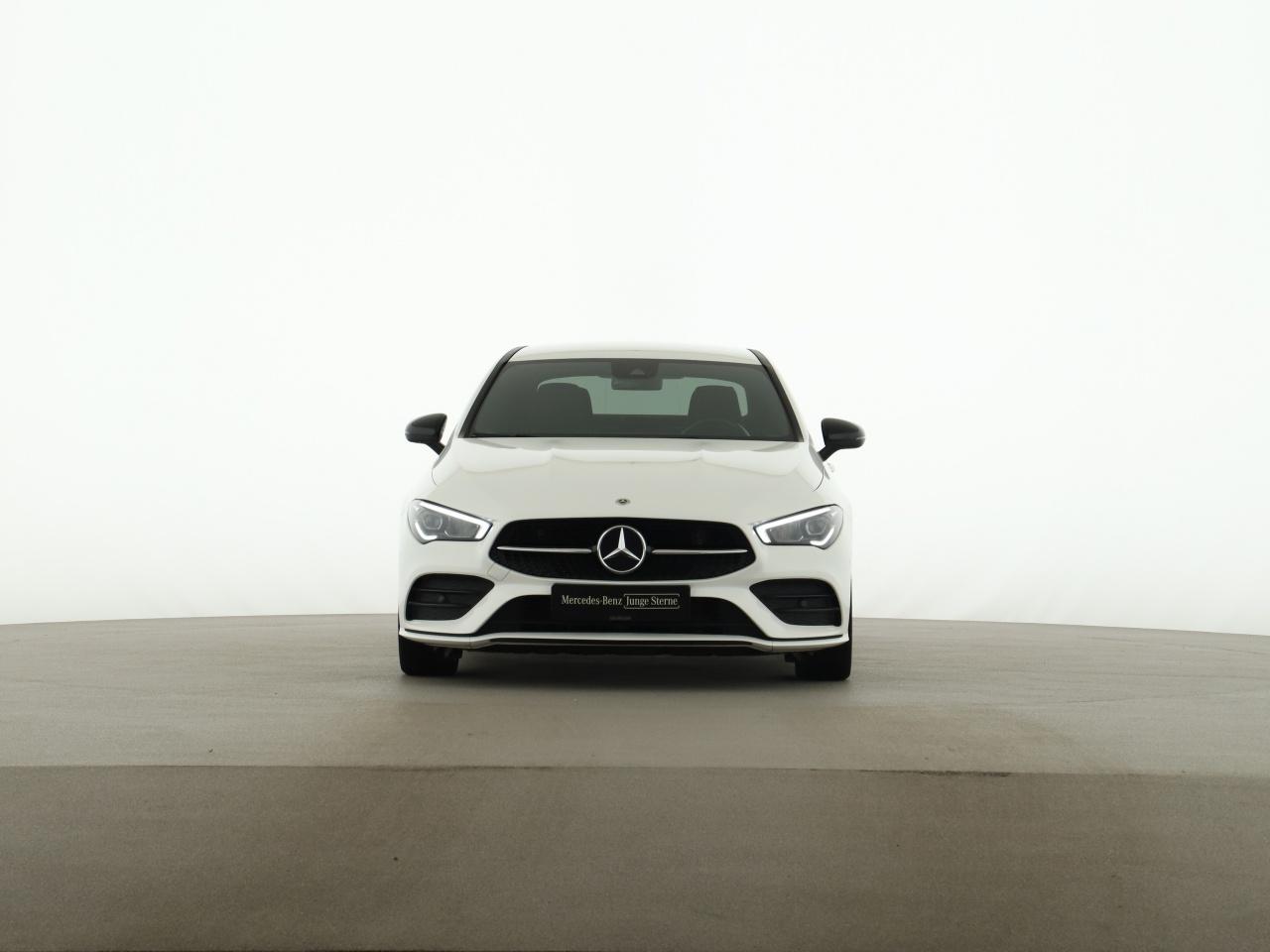 Mercedes-Benz CLA 200 AMG Night LED Kamera Ambiente 19 Zoll