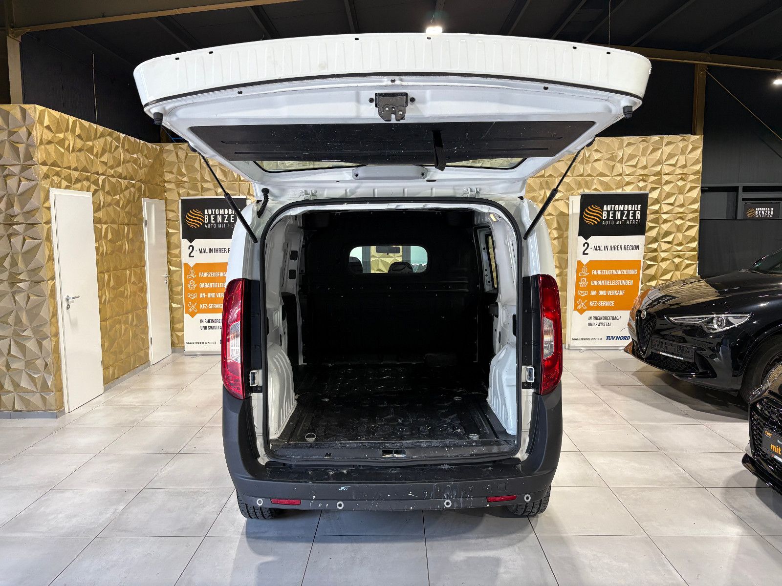 Fahrzeugabbildung Fiat Doblo Doblò SX Maxi Kasten/3-SITZ/PDC/BLUETOOTH/