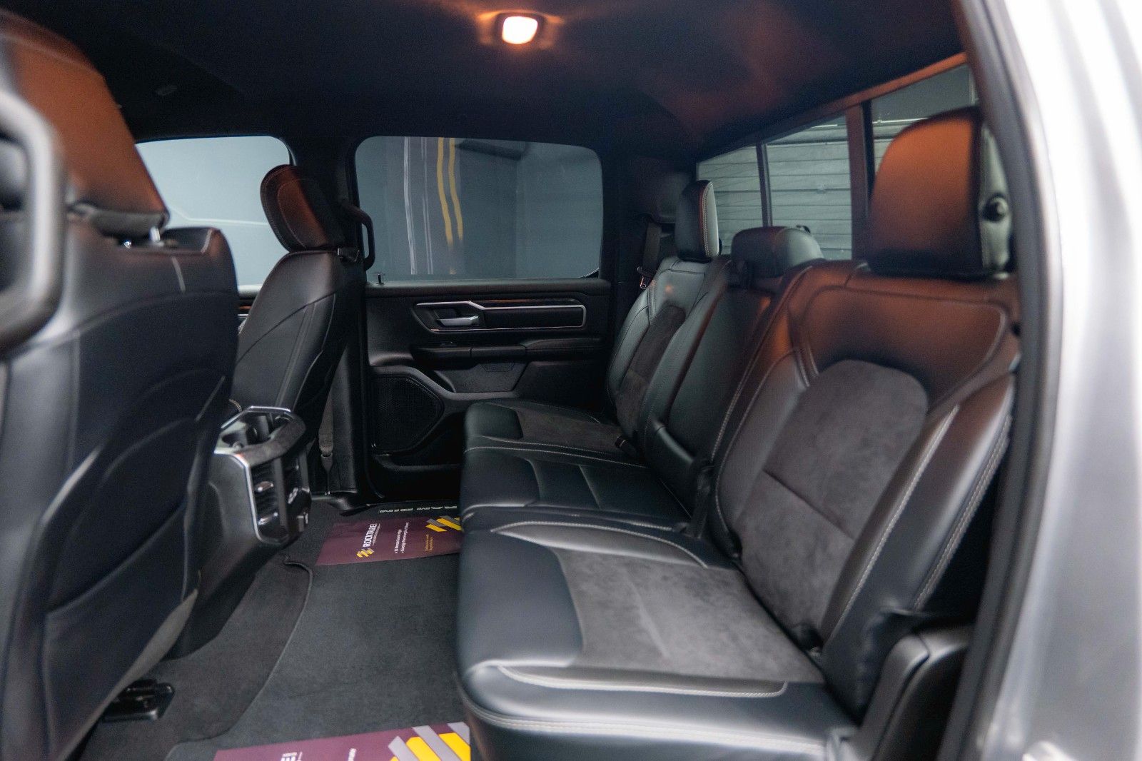 Fahrzeugabbildung Dodge RAM 5.7 V8 HEMI 4x4 OFFROAD Night-Paket *LED*