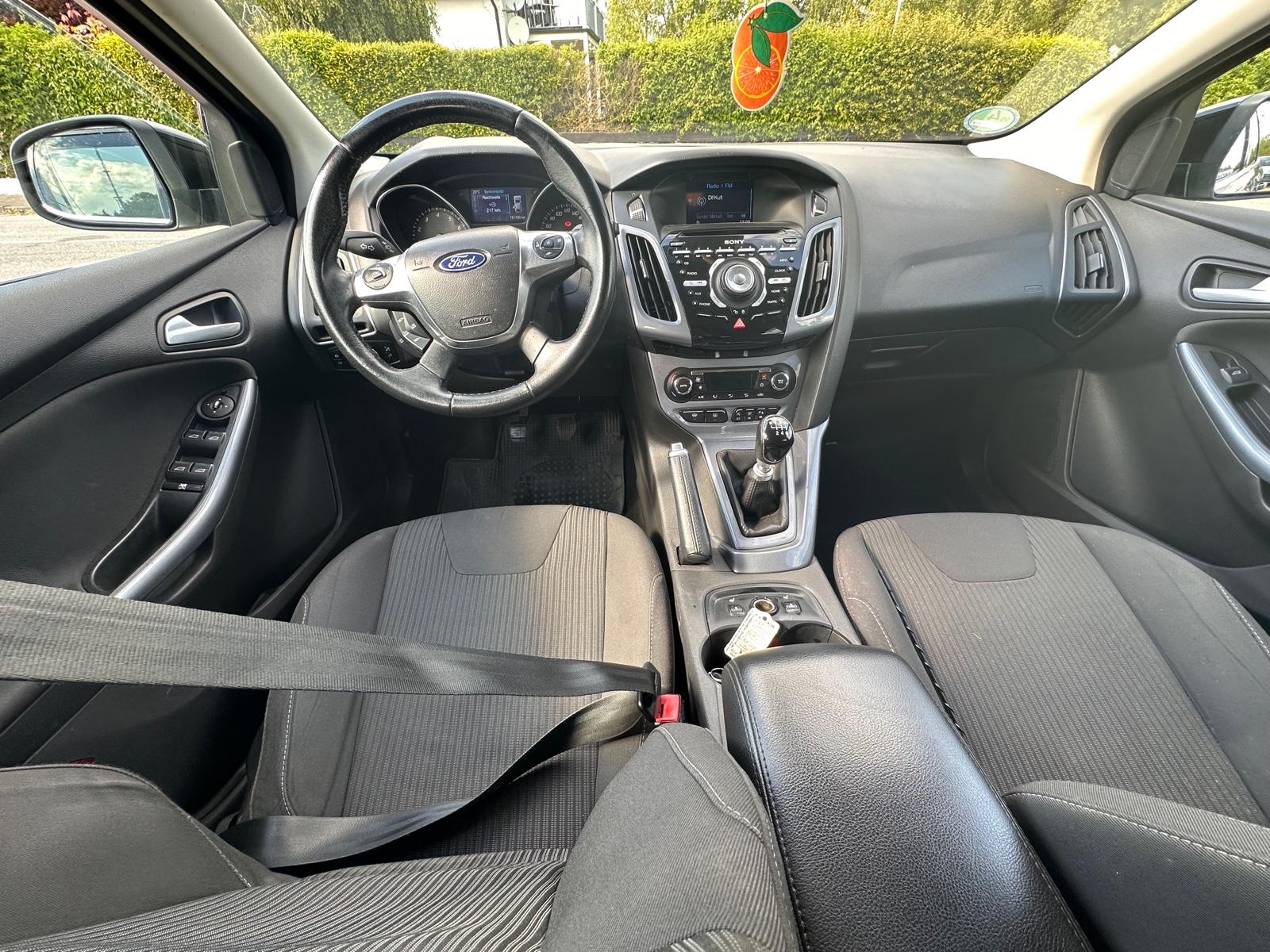 Ford Focus 2014 — photo 8