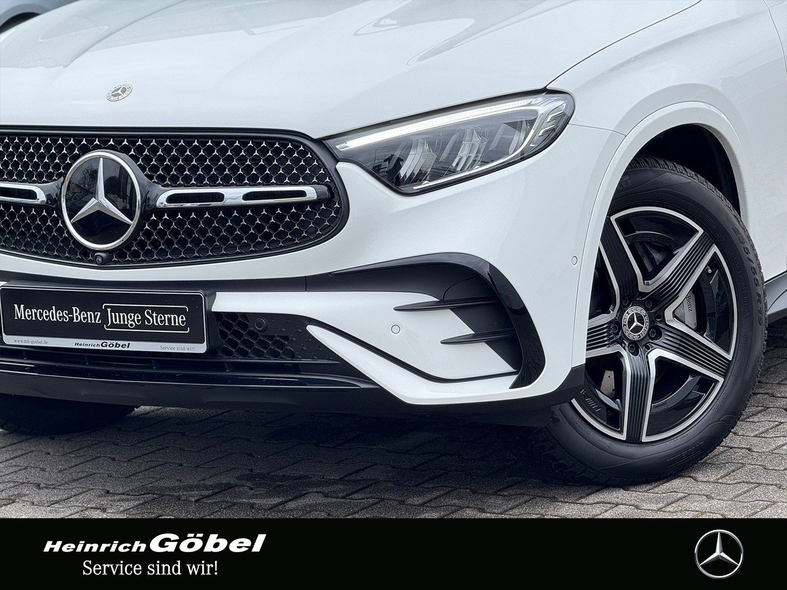Fahrzeugabbildung Mercedes-Benz GLC 220 d 4M AMG*AHK*PANO*DISTRONIC*360°KAMERA