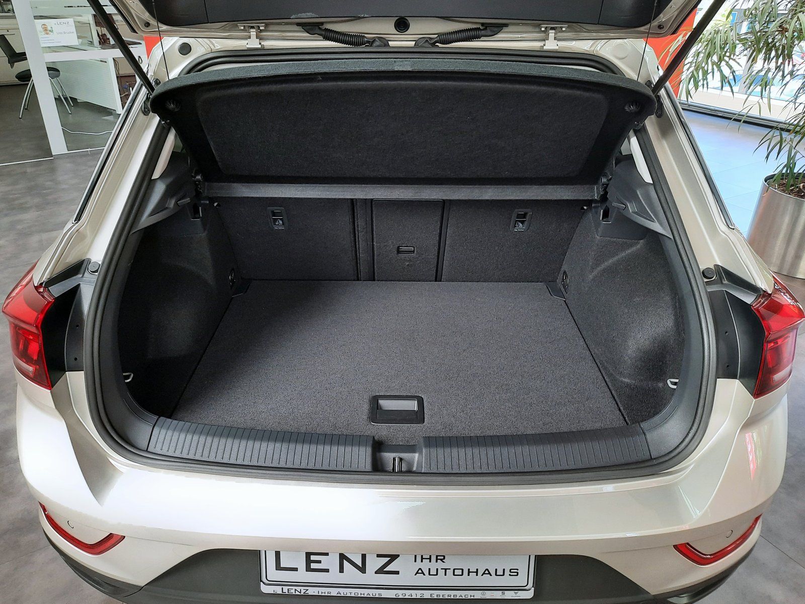 Fahrzeugabbildung Volkswagen T-Roc Move TSI *Standhzg*Cam*Navi*PDC*LED*ACC*