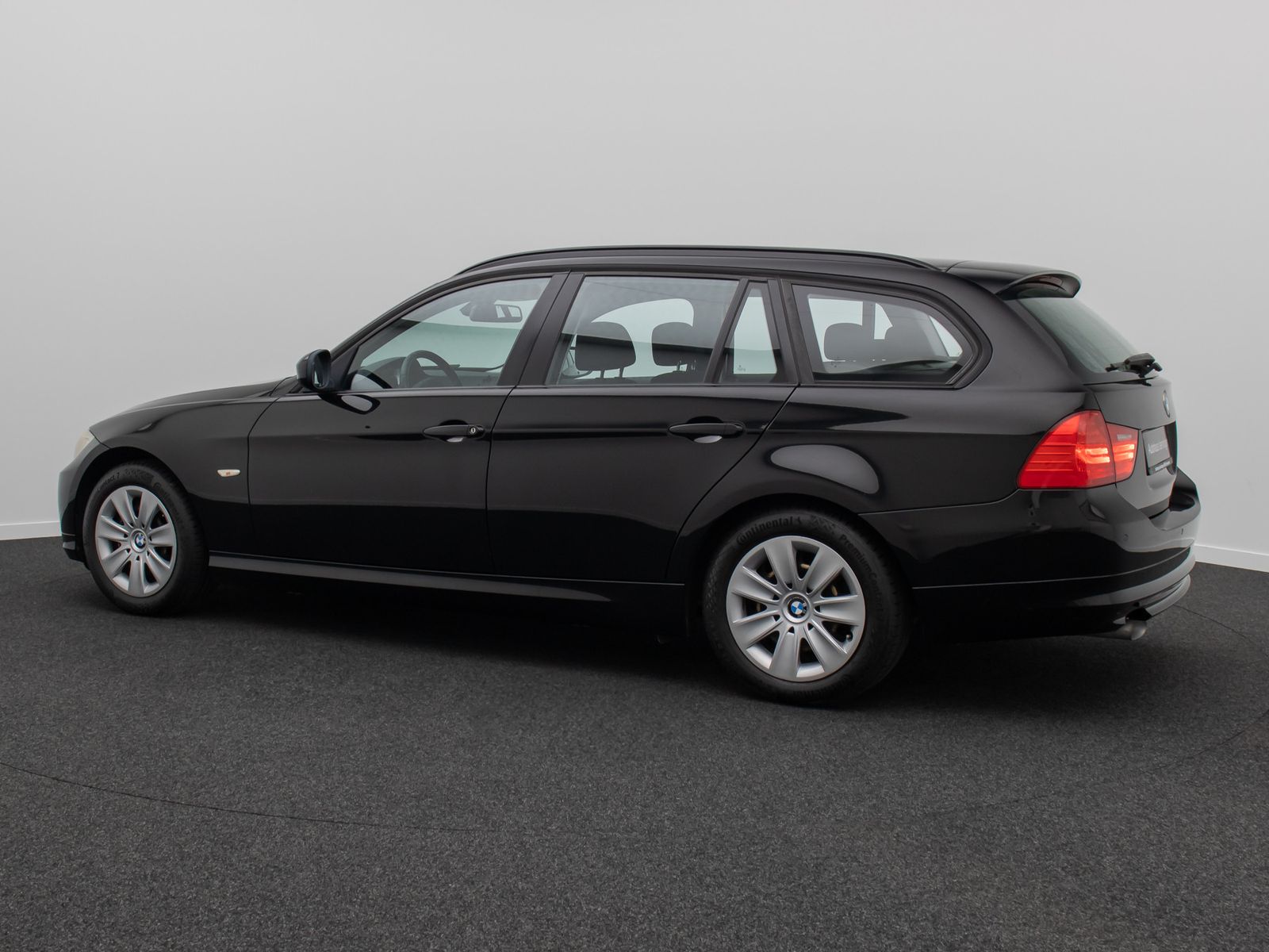 Fahrzeugabbildung BMW 318d GeschwindigReg KlimaAut PDC AHK Nebelschein