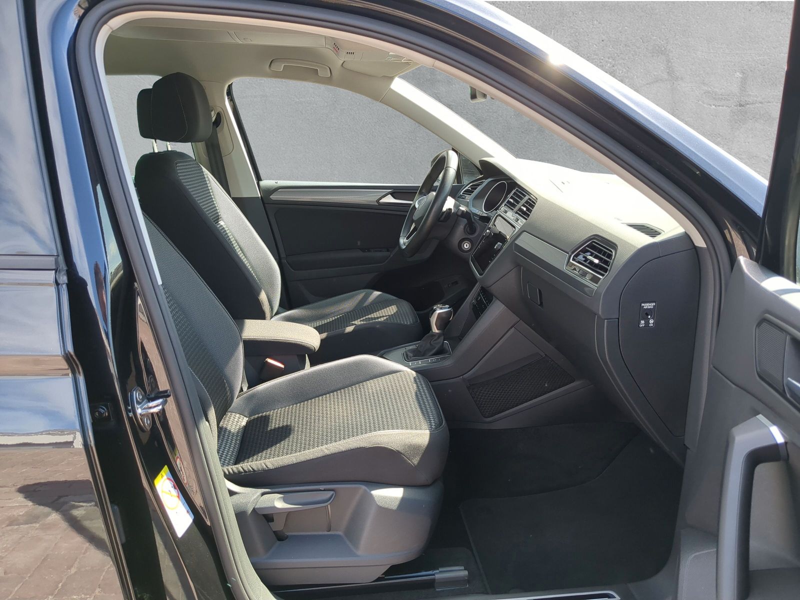 Fahrzeugabbildung Volkswagen Tiguan Active 1.5 TSI DSG App-Connect LED
