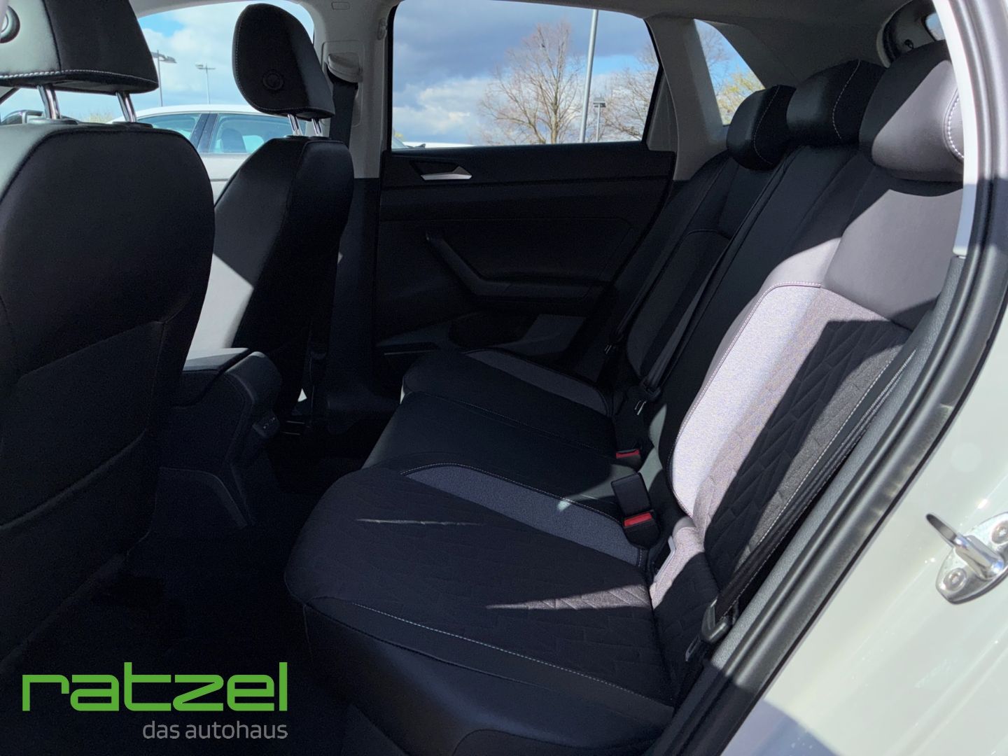 Fahrzeugabbildung Volkswagen Polo ENERGY 1.0 TSI NAVI+Kamera+Allwetter+LED