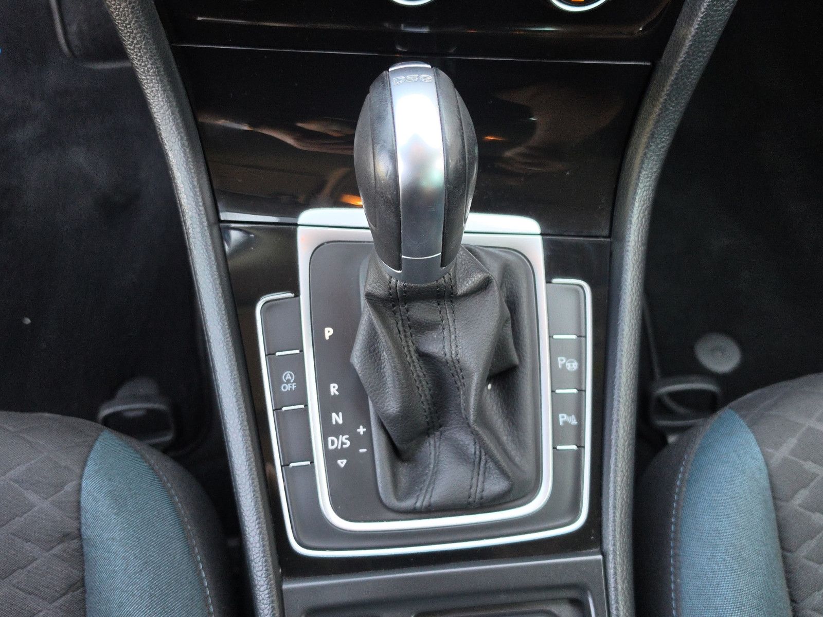 Fahrzeugabbildung Volkswagen Golf VII IQ.DRIVE Start-Stopp AUTOMATIK NAVI