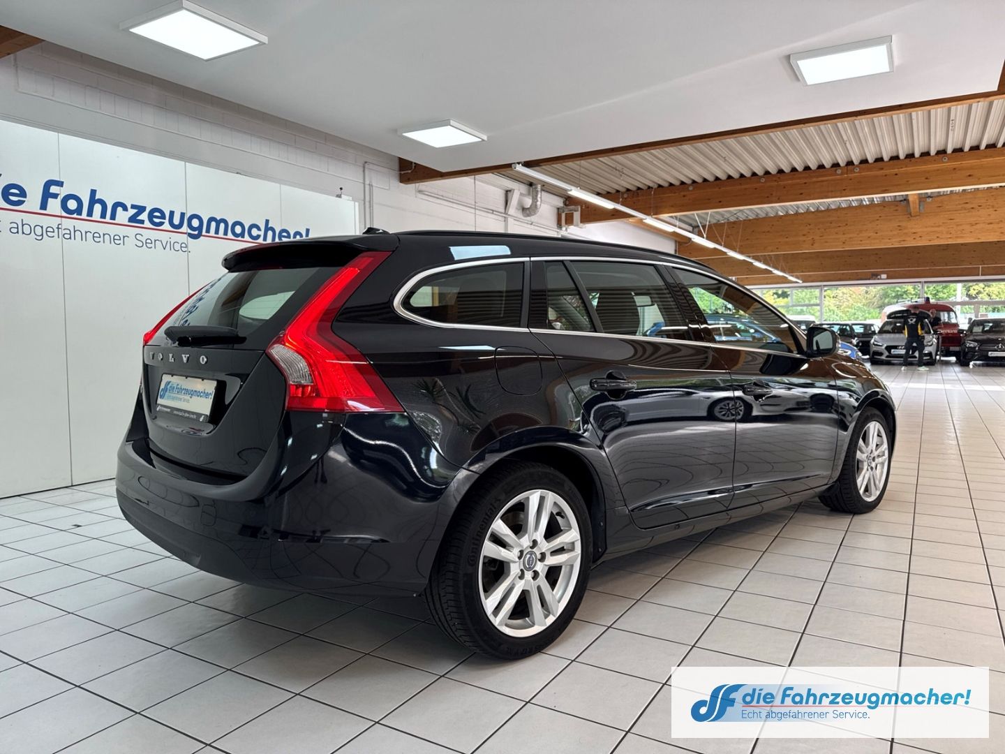 Fahrzeugabbildung Volvo V60 Kombi Momentum D3 Navi Klimaautom Musikstrea
