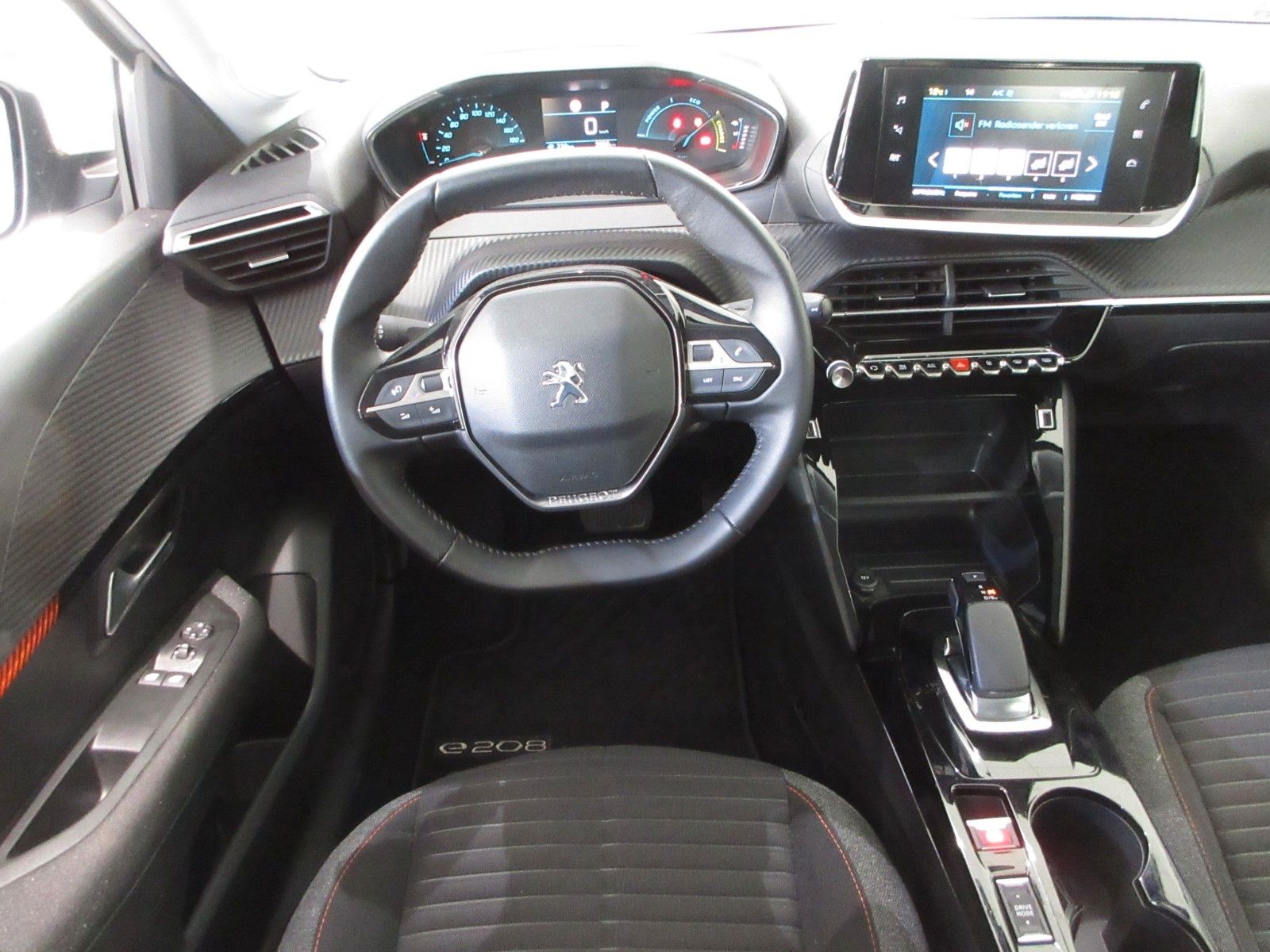 Fahrzeugabbildung Peugeot e-208 Active LED/PDC/TEMPOMAT