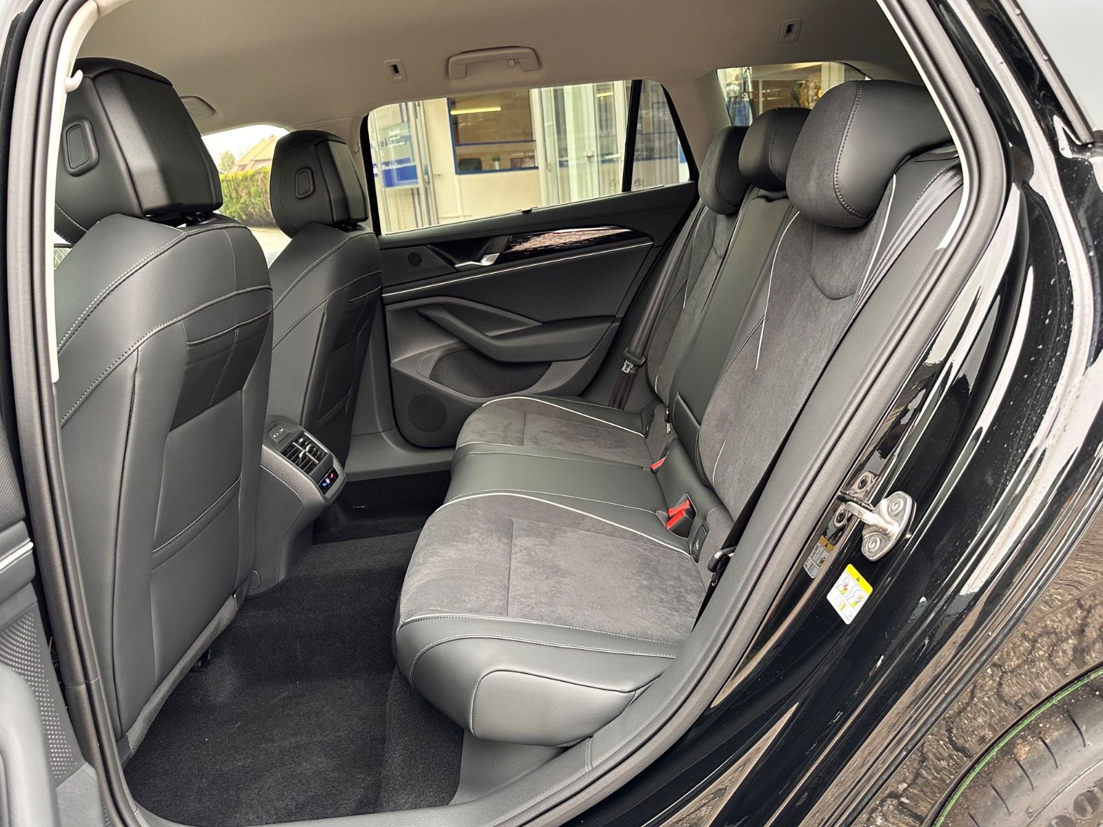 Fahrzeugabbildung Volkswagen Passat Variant 2.0 TDI Elegance Matrix/AHK/Navi