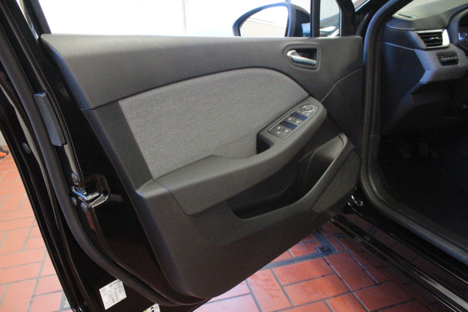 Fahrzeugabbildung Renault Clio TCe 90 Techno *Winter-*&*Look-Paket*