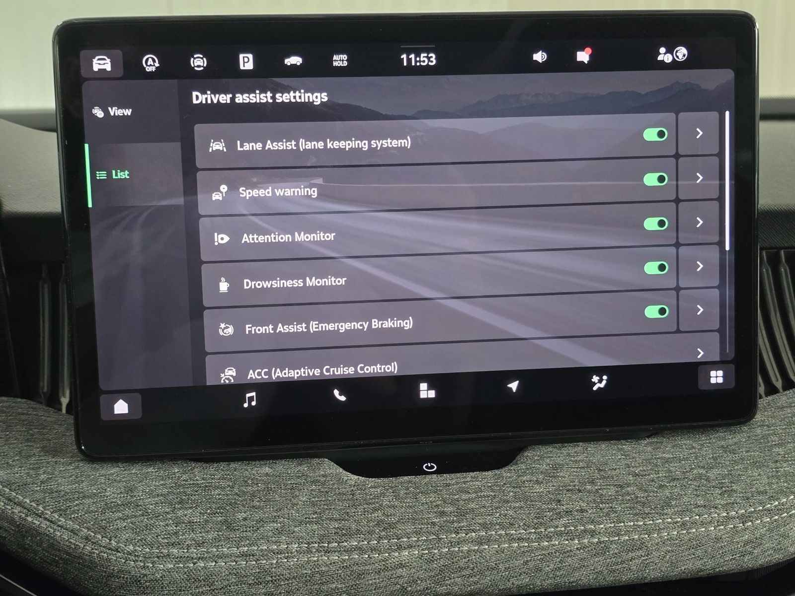 Fahrzeugabbildung SKODA Superb 2.0 TDI 4x4 Selection MATRIX*AHK*PANO*19"