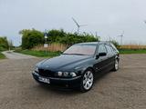 BMW 530d A Exclusive touring Exclusive - BMW 530: Grün