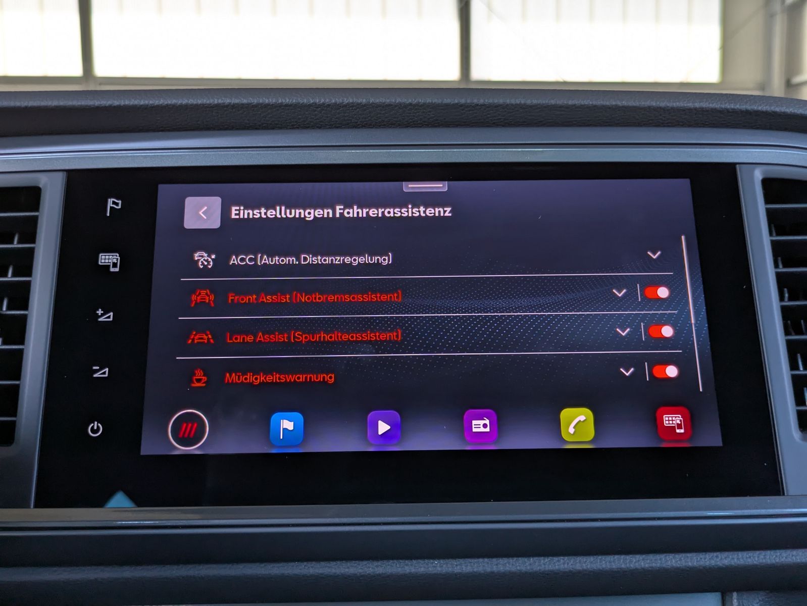 Fahrzeugabbildung CUPRA Ateca 1.5 TSI DSG AHK*LED*ACC*APP*KAMERA*19"