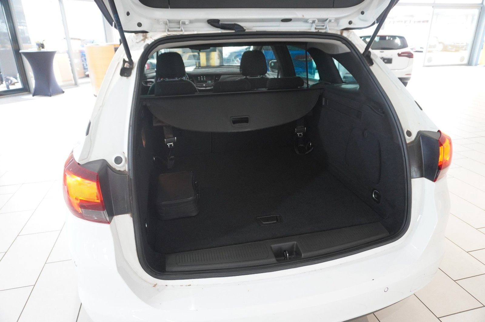 Fahrzeugabbildung Opel Astra K ST 1.2T EDITION NAVI/LED/KAMERA/SHZ/DAB+