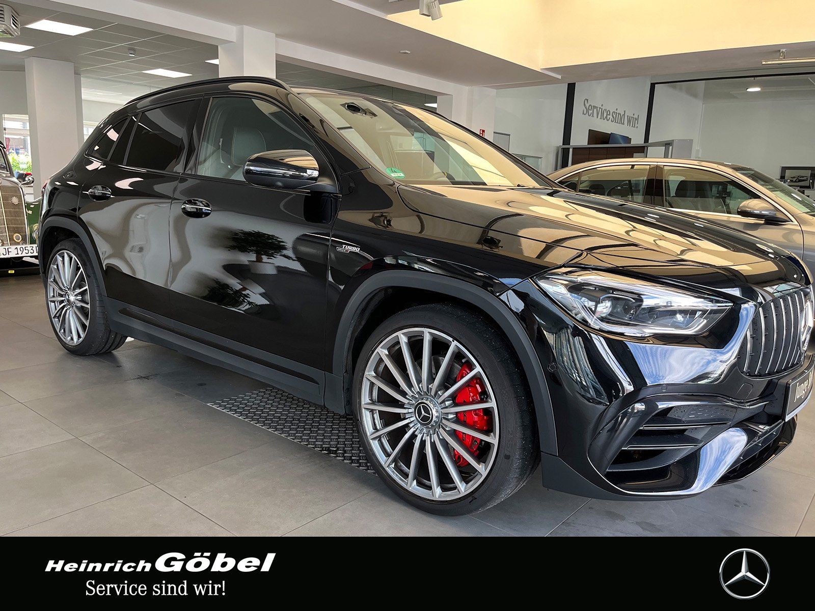 Fahrzeugabbildung Mercedes-Benz AMG GLA 45 S HUD+PANO+BURMESTER+MEMORY+MULTIBEAM