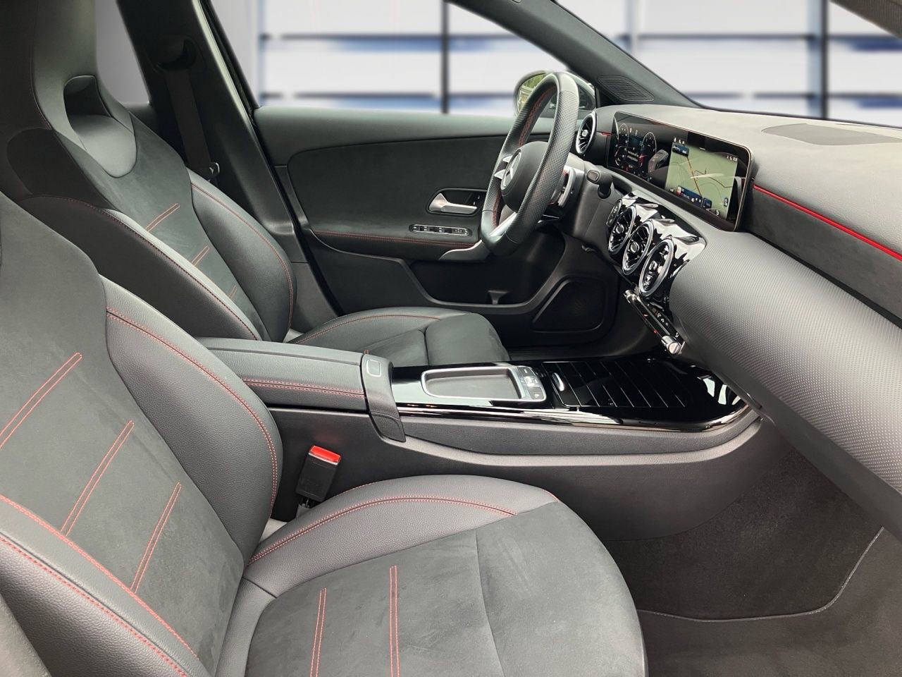 Fahrzeugabbildung Mercedes-Benz A 200 AMG WinterP Kamera LED Totwinkel Spurhalte
