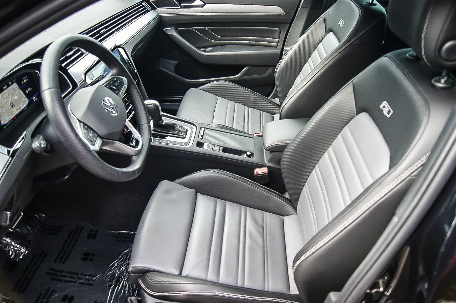 Fahrzeugabbildung Volkswagen Passat Variant 2.0TDI DSG R-LINE ANHZV STANDHZG