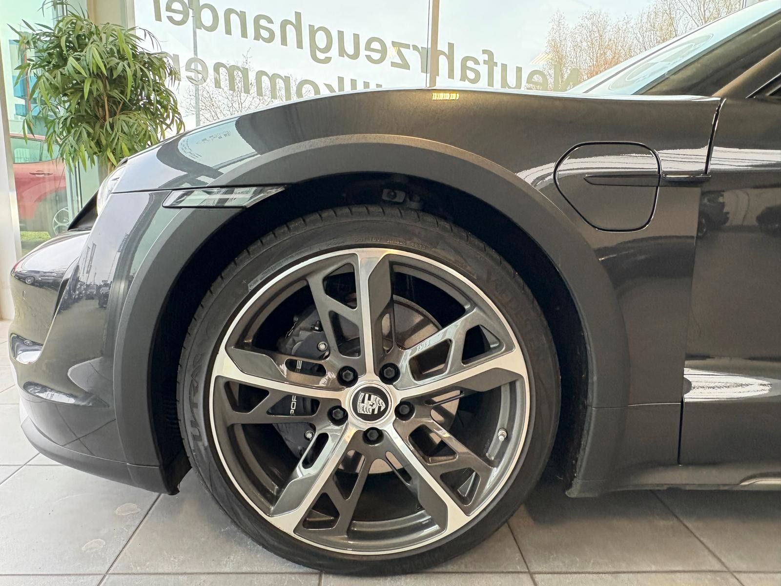 Fahrzeugabbildung Porsche Taycan Cross Turismo 4 performance 93 kwh