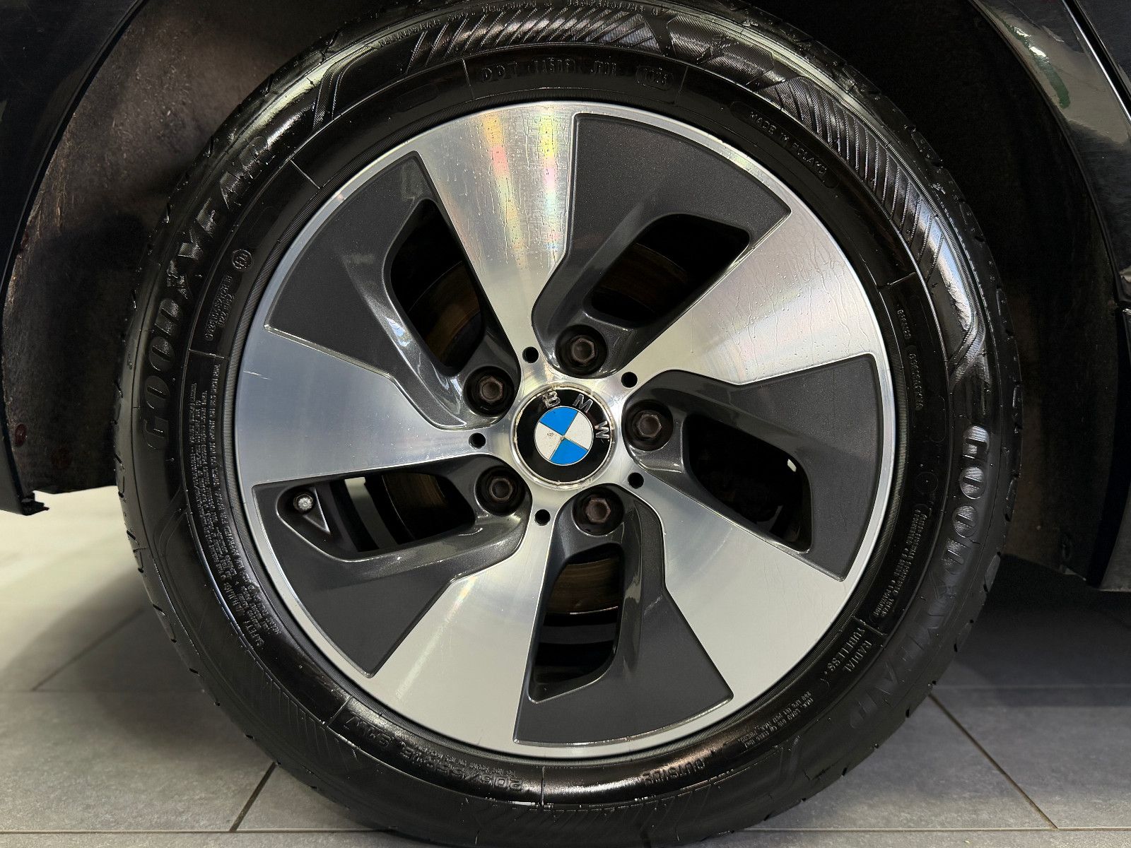 Fahrzeugabbildung BMW 120d xDrive Advantage|AUTOMATIK|HIFI|PDC|PANO|NA