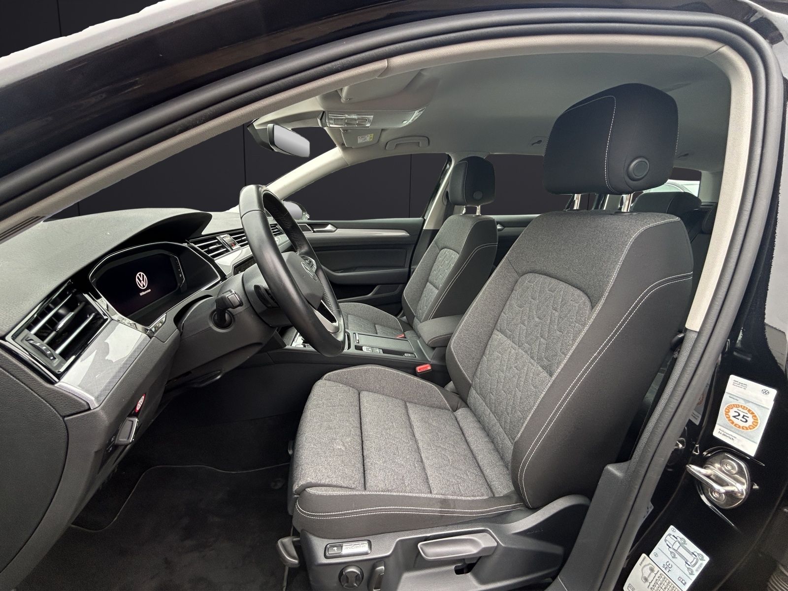 Fahrzeugabbildung Volkswagen Passat Variant TSI Business DSG LED Navi AID ACC