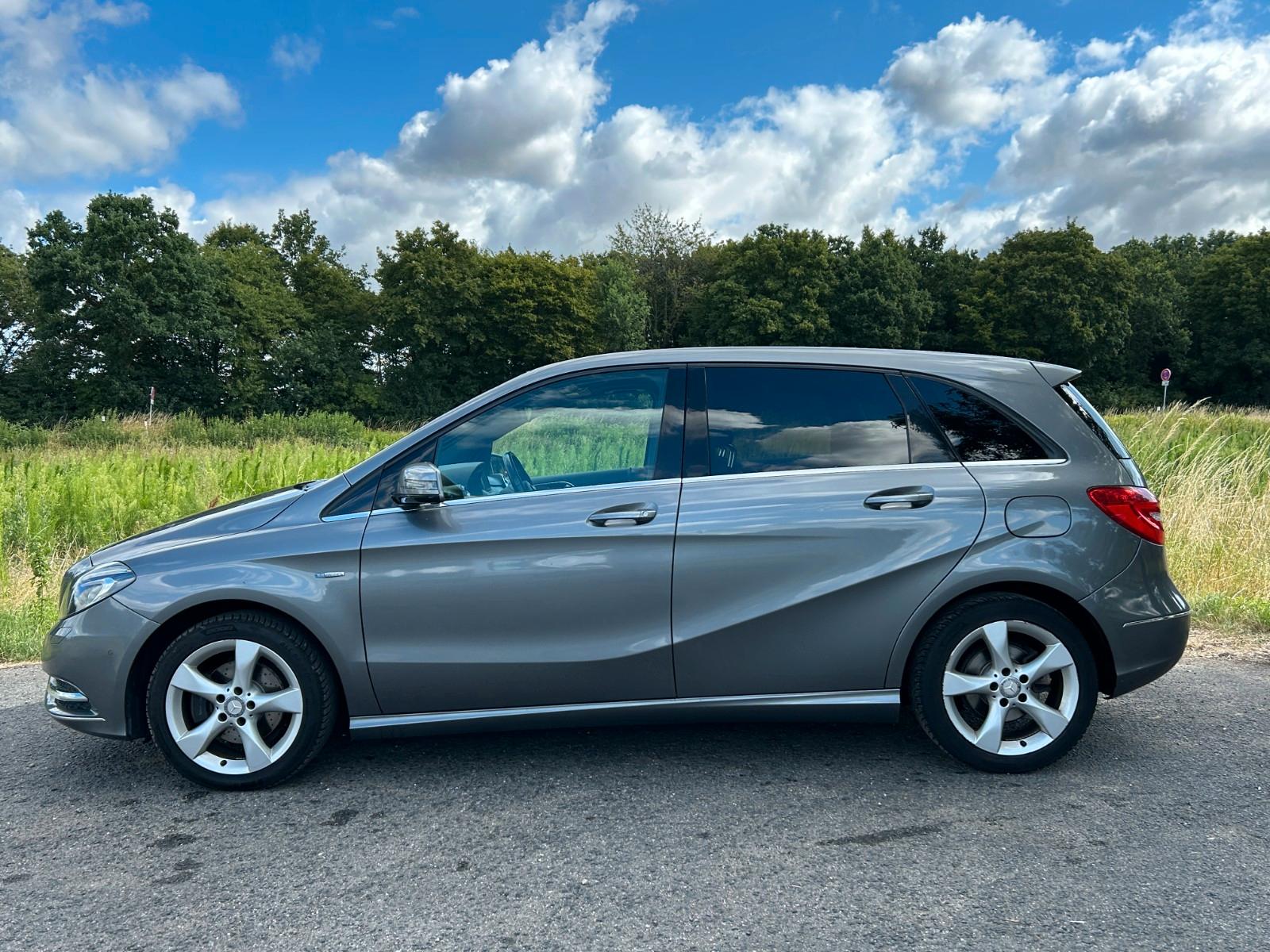 Mercedes-Benz B 200 Panorama Navi Kamera PDC Xenon
