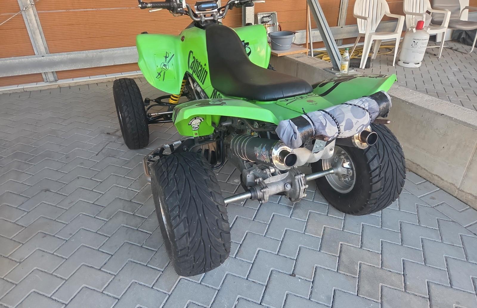 Kawasaki  2004 — двигун 700 cm³, 49 HP (36kW)