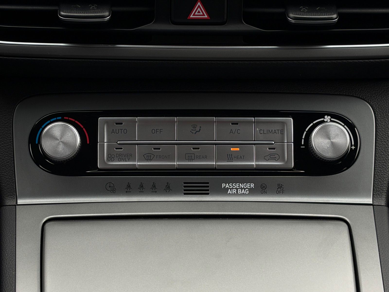 Fahrzeugabbildung Hyundai Kona Select Elektro Kamera CarPlay ACC SHZ LHZ