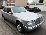 Mercedes-Benz E300 D Automatik Klima - gebrauchte Mercedes-Benz E 300 aus dem Jahr 1993