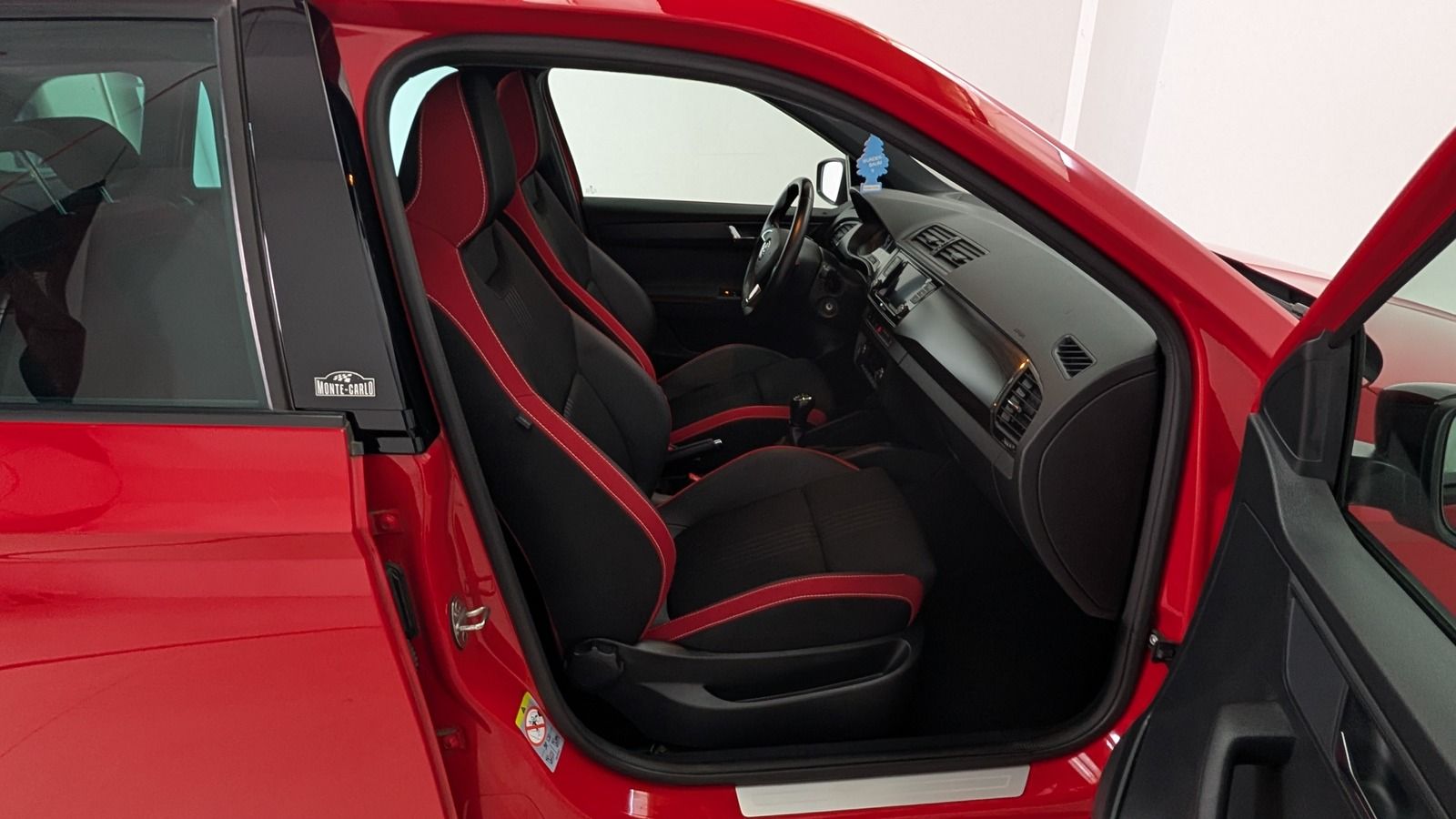 Fahrzeugabbildung SKODA Fabia Combi 1.0 TSI * LED * SHZ Monte Carlo