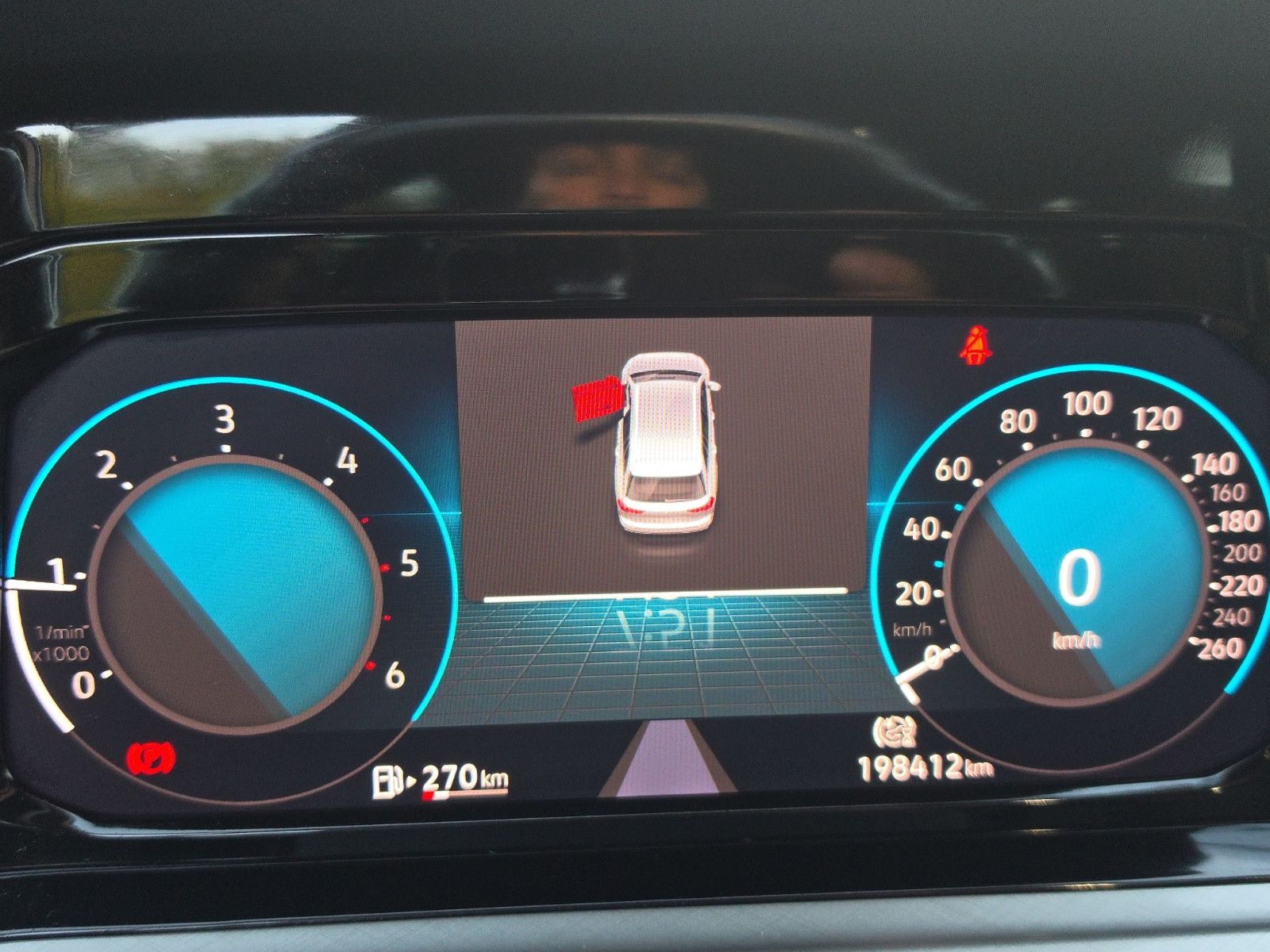Fahrzeugabbildung Volkswagen Golf VIII Variant Life AHK ACC SHZ LED Apple Car