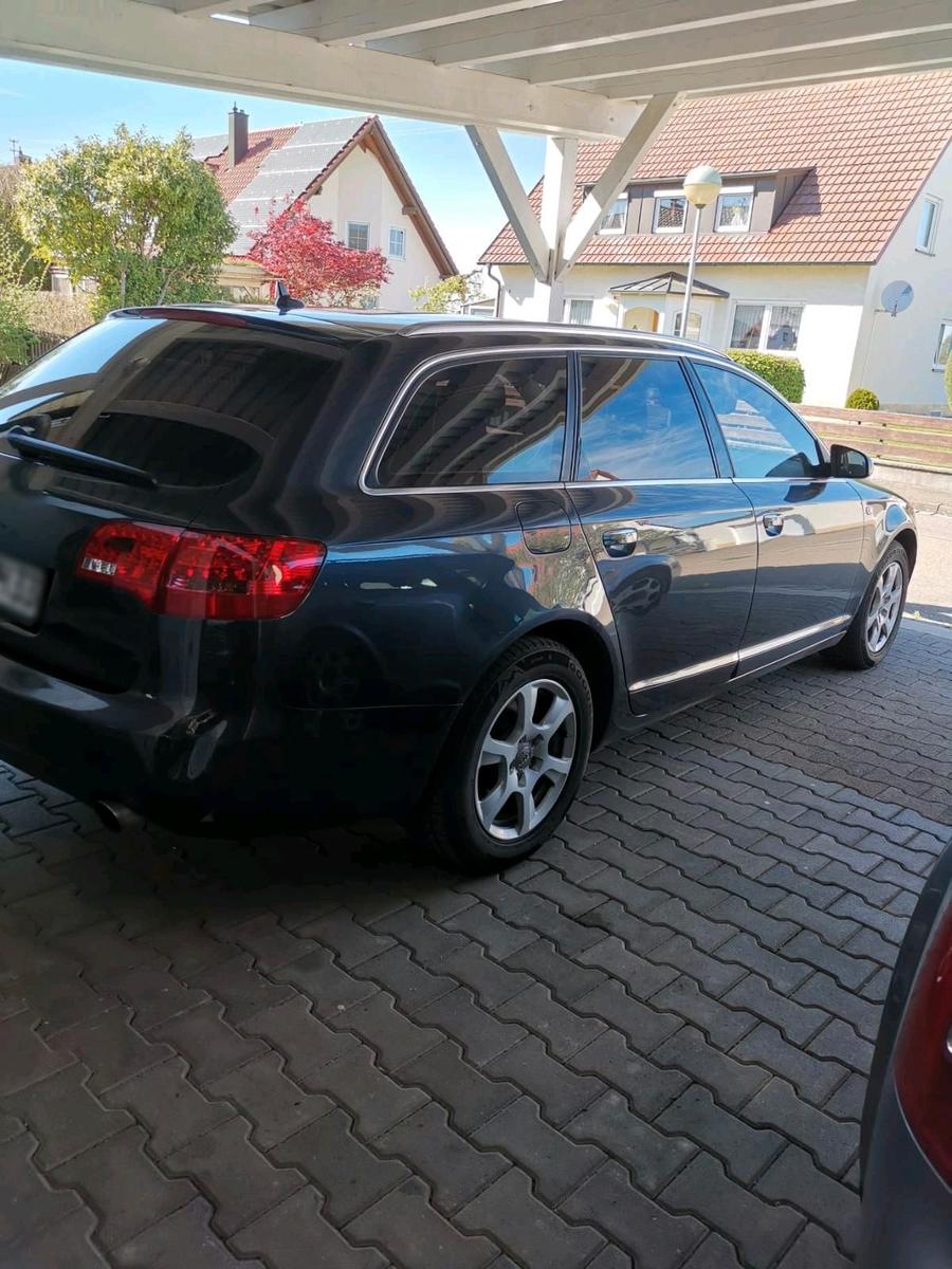 Audi  2005 — салон