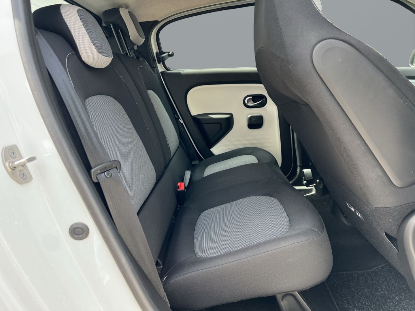 Fahrzeugabbildung Renault Twingo Zen Electric 22kWh Batteriekauf Soundsyst