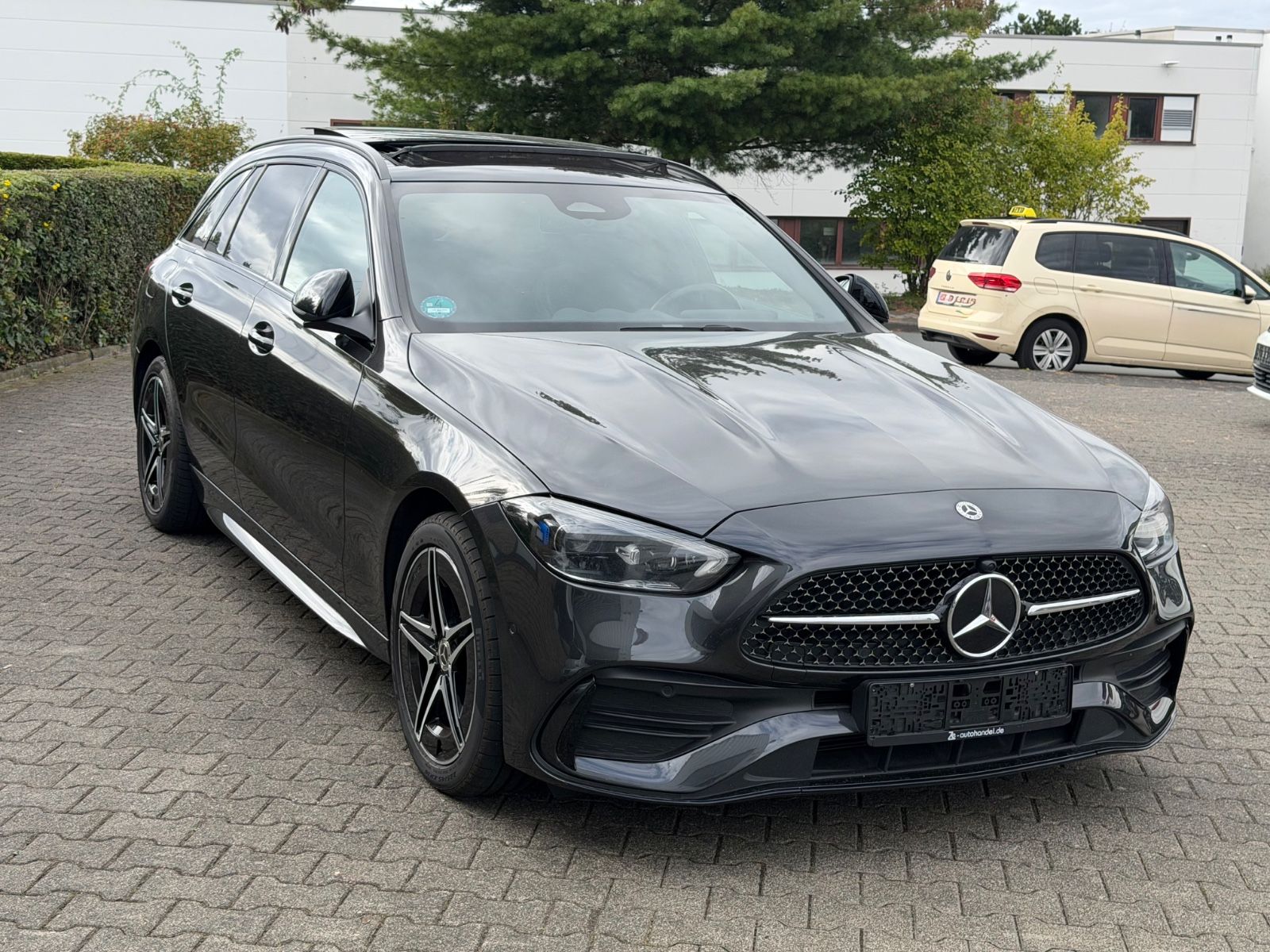 Mercedes-Benz C 300e T AMG Pano Night AHK imagem 3